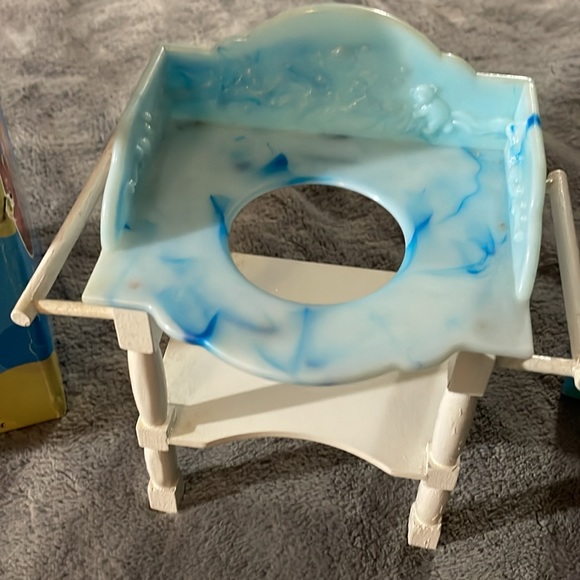 Muffy Vanderbear bathroom collection washstand bowl and pitcher - Picture 7 of 7